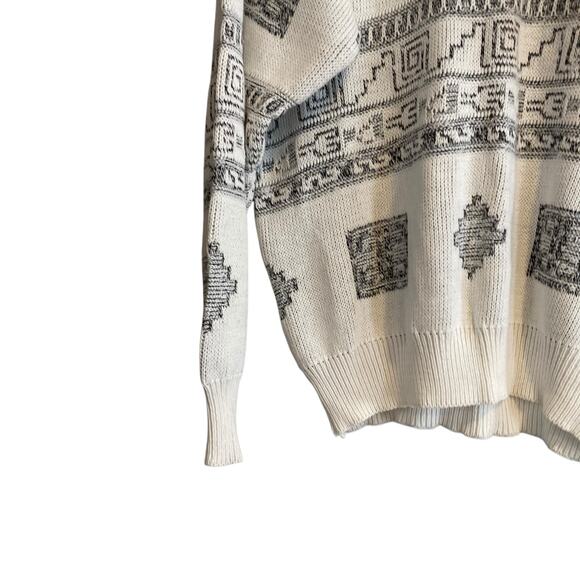 Vintage White Gray Pullover Abstract Grecian Pattern Acrylic Sweater Size Medium - Picture 12 of 16